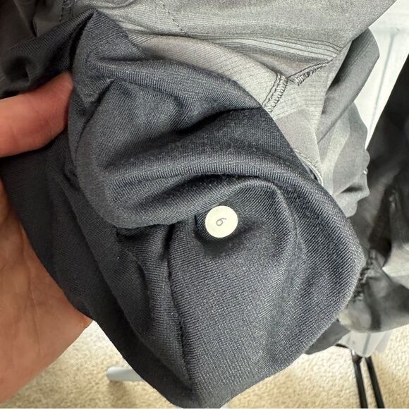 Lululemon gray nylon striped zipper hood zip up Run Hustle jacket size 6 - Picture 9 of 15